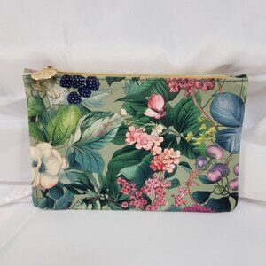 Ipsy 2024 Glam Bag Floral Print Cosmetic Makeup Bag with Gold Zipper & Tag